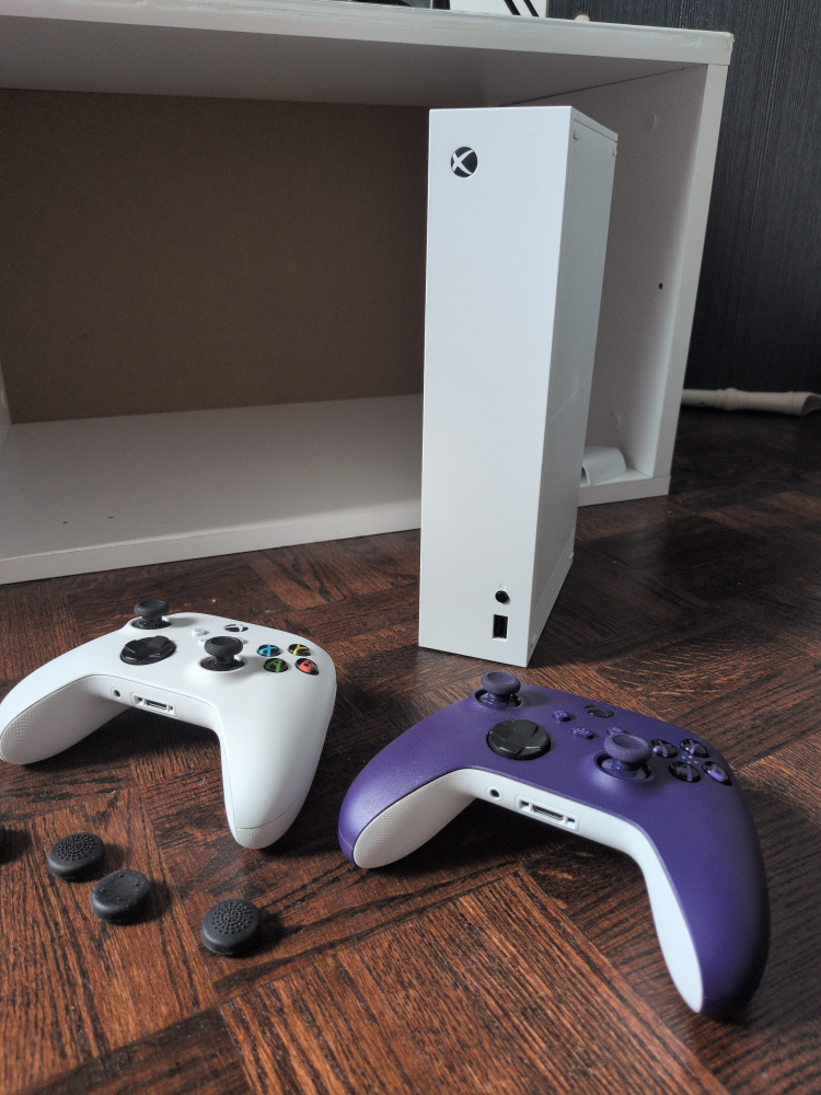 Xbox Series S Console with 2 Controllers and HDMI switch