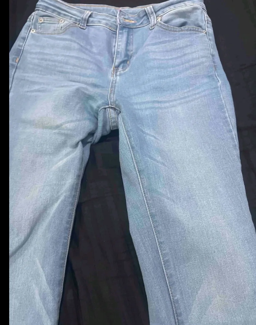 SHEIN Light Wash Flare Bootcut Style Jeans image indicator(8)