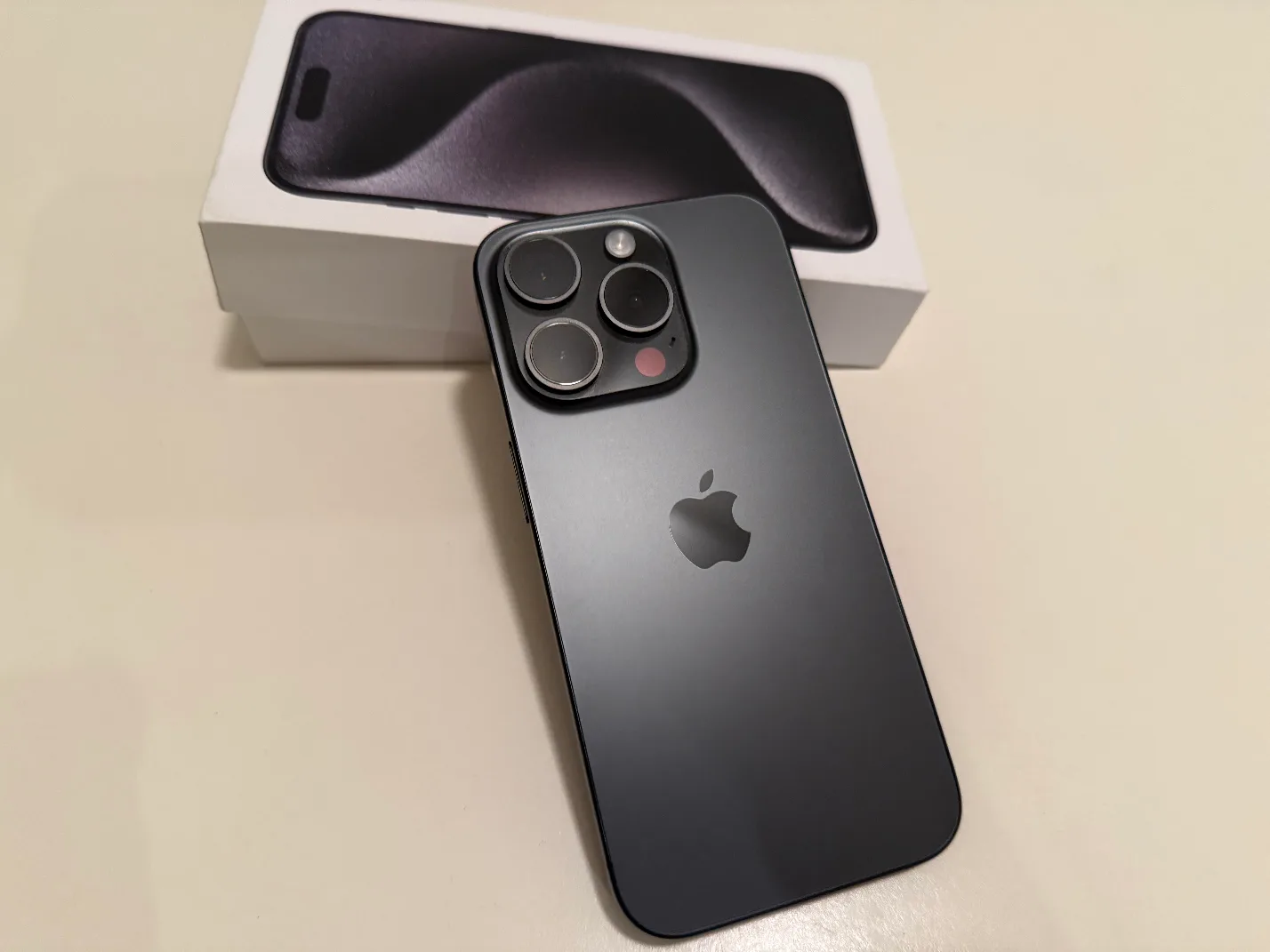 iPhone 15 Pro 256GB Titanium Black thumbnail