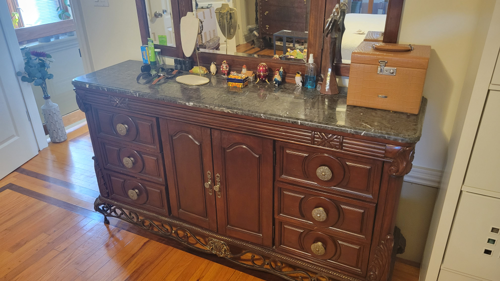 Beautiful Dresser with Mirror - photo 2