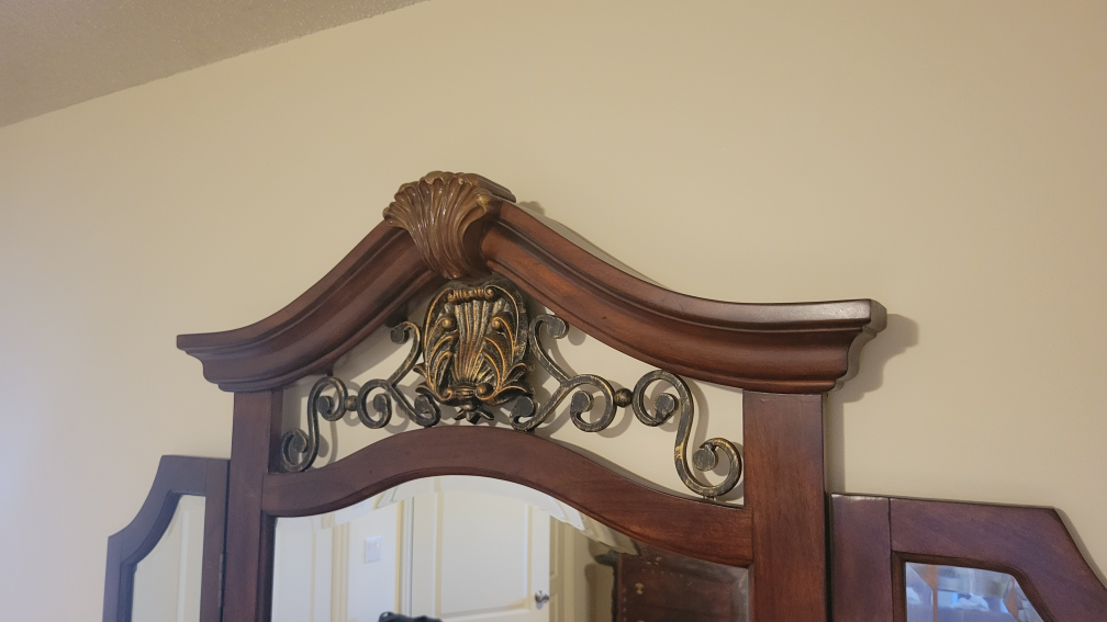 Beautiful Dresser with Mirror - photo 4
