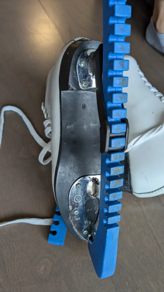 Sonjia Bronze Canada FIGURE ICE SKATES Boot & Plates image indicator(4)