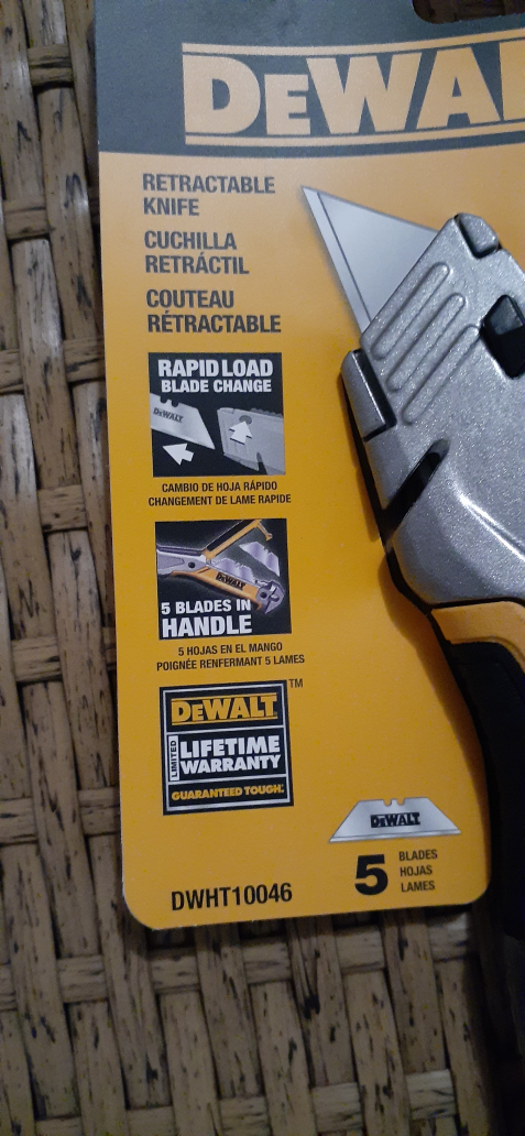 DEWALT Retractable Knife - photo 2