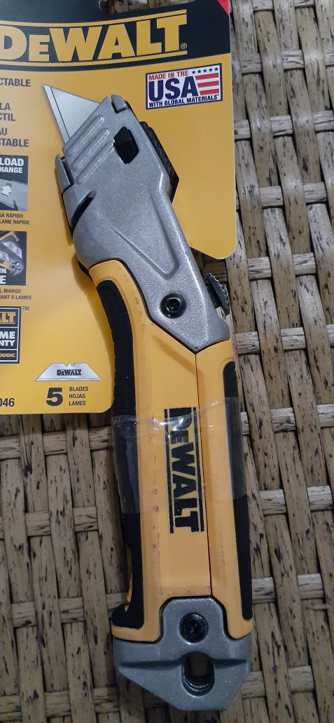 DEWALT Retractable Knife - photo 3
