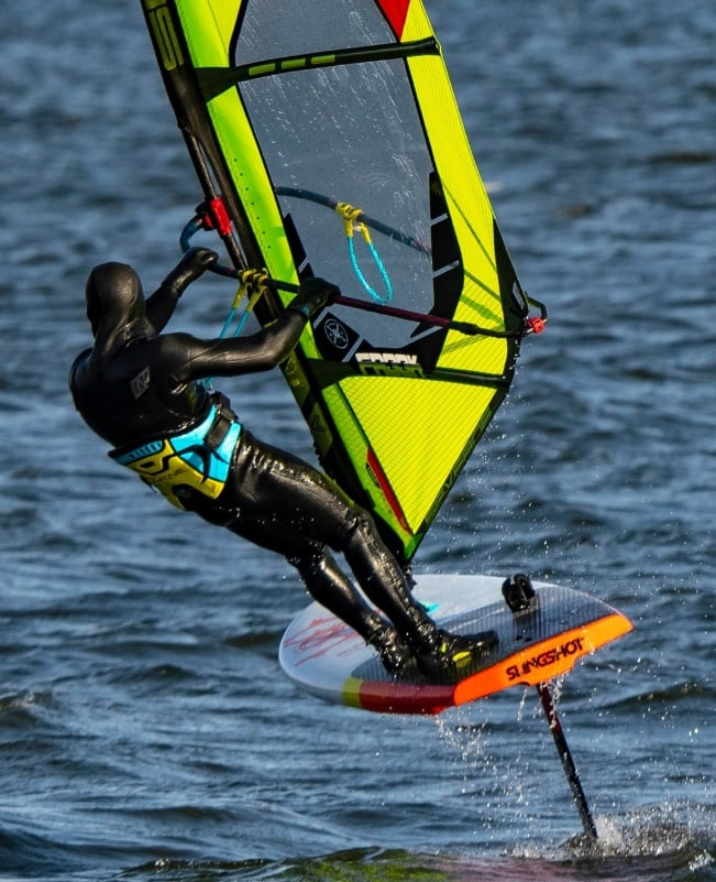 Slingshot Wizard 125L Carbon Foil Board & Bag & Footstraps