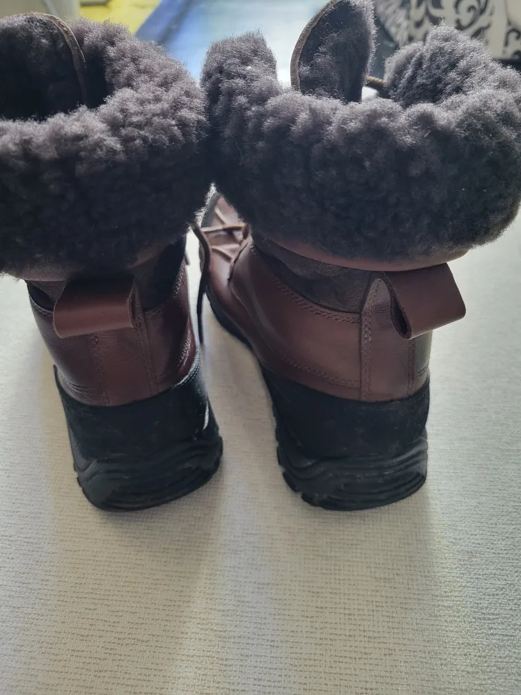 UGG  Brown Leather Winter Boots Size 9 image indicator(5)