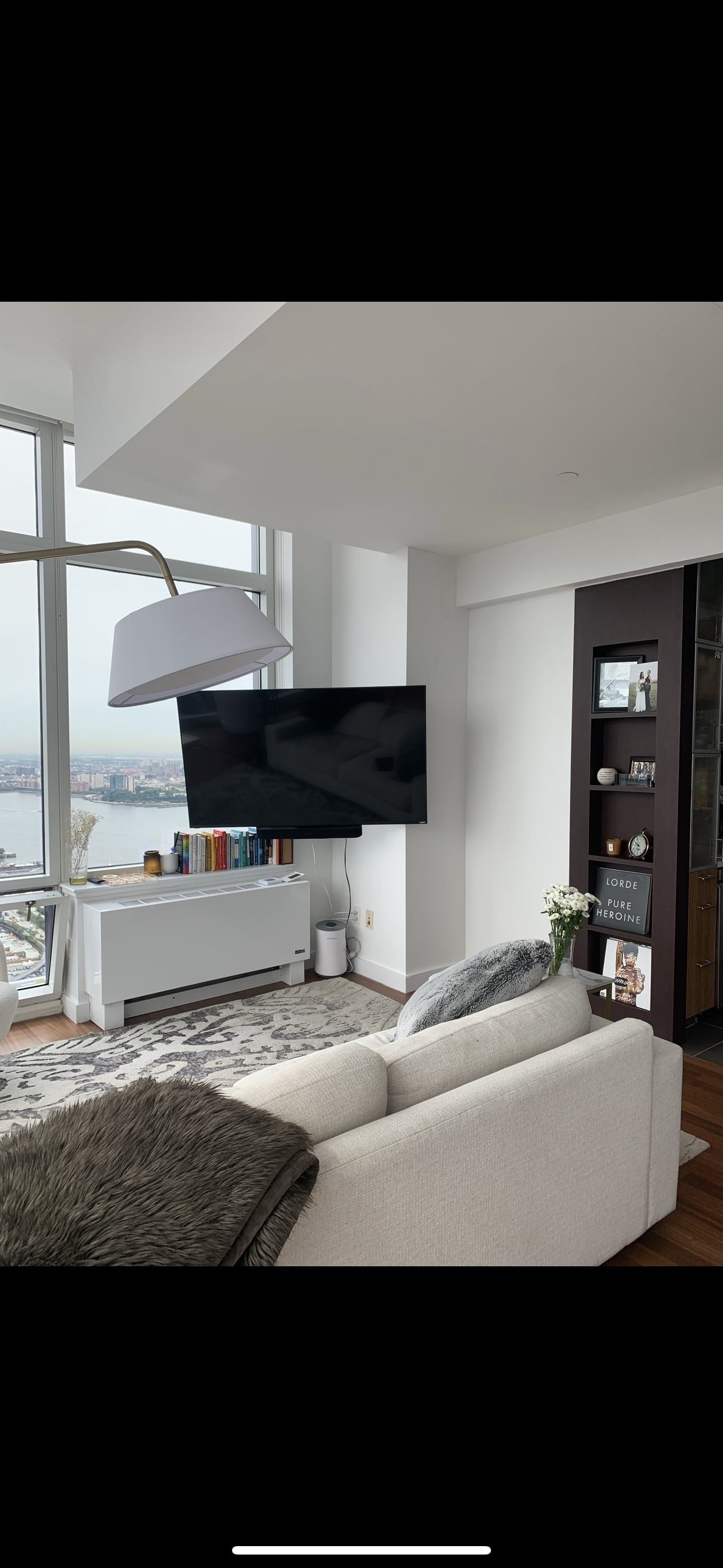 Visio 65” TV - like new condition - photo 2
