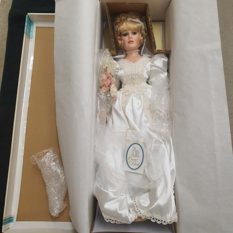 Court of Dolls Porcelain Bride Doll - photo 4