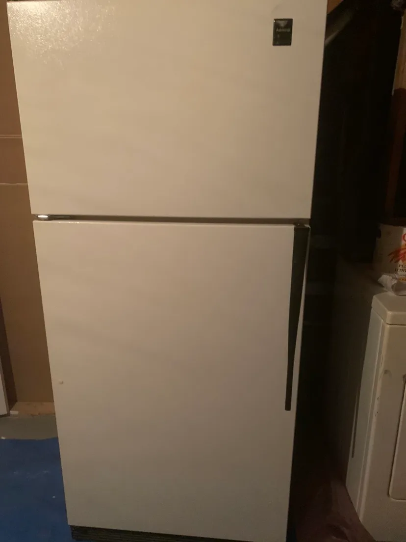 FRIDGE with freezer. /white image indicator(2)