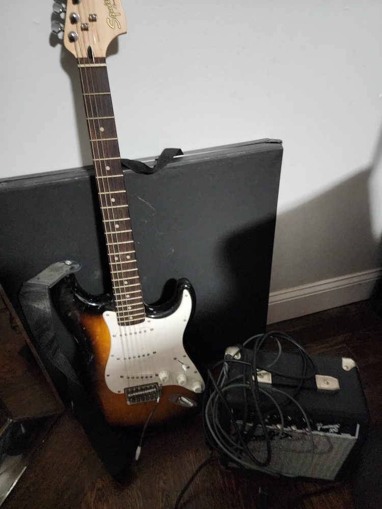 Squier Electric Guitar with Amp - photo 2