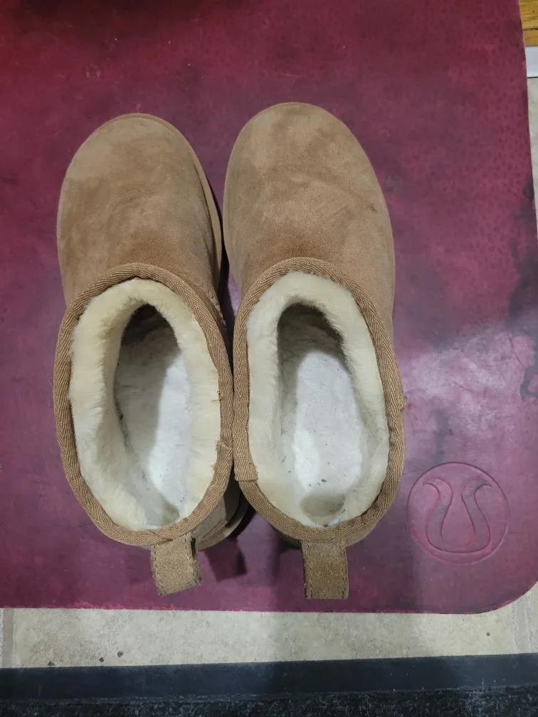 UGG Classic Mini Boots thumbnail