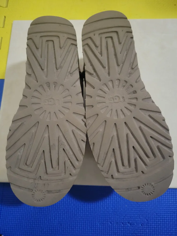 UGG Classic Mini Boots image indicator(4)