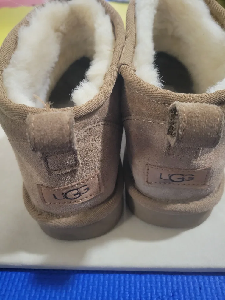 UGG Classic Mini Boots image indicator(6)