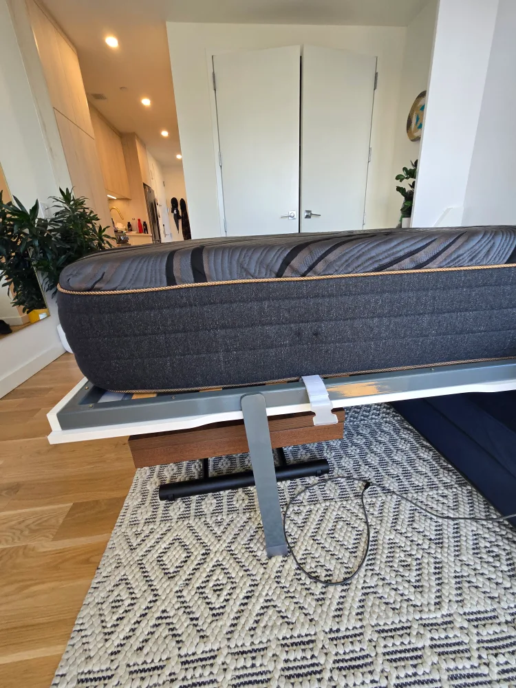 Free 10" Queen Gel-infused Memory Foam Mattress image indicator(6)