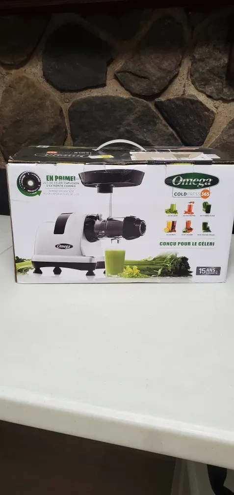 Omega Cold Press Juicer thumbnail