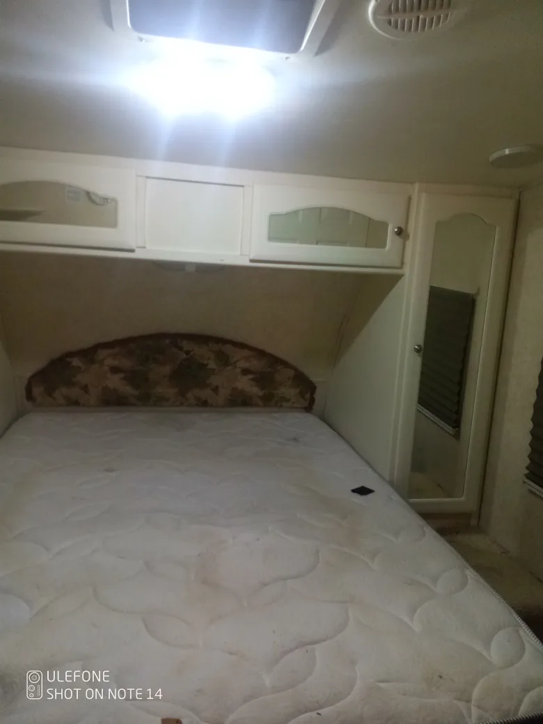 2006 Keystone Sydney with one Pop out.please read description image indicator(10)