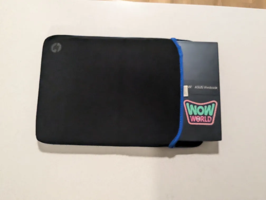 Black 15.6" laptop HP pouch image indicator(2)