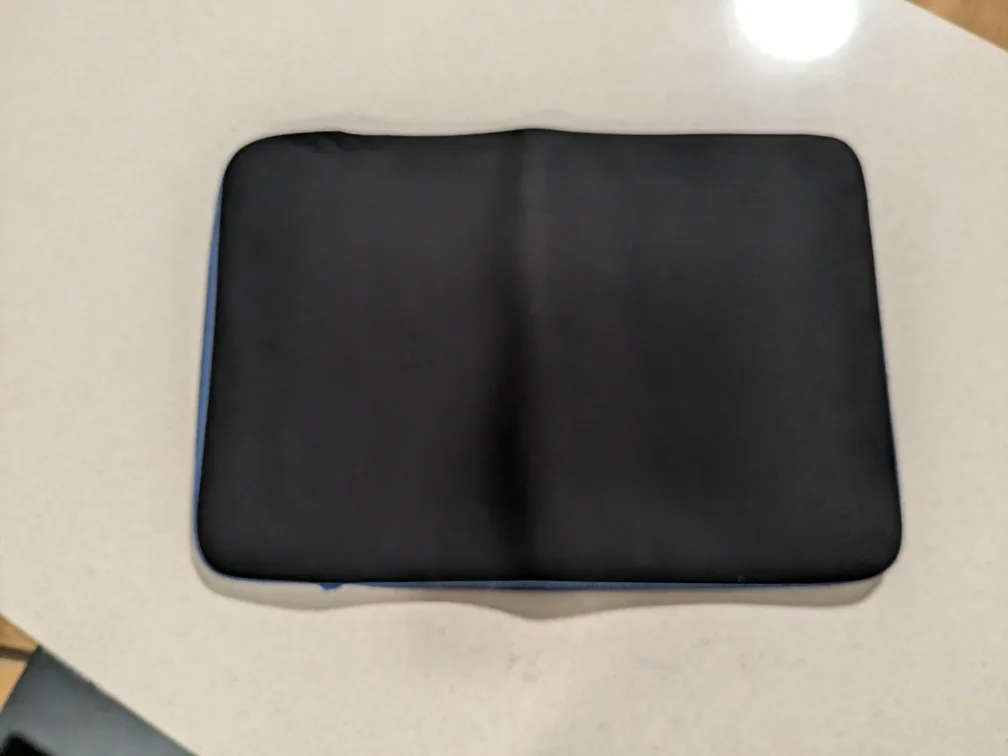 Black 15.6" laptop HP pouch image indicator(3)