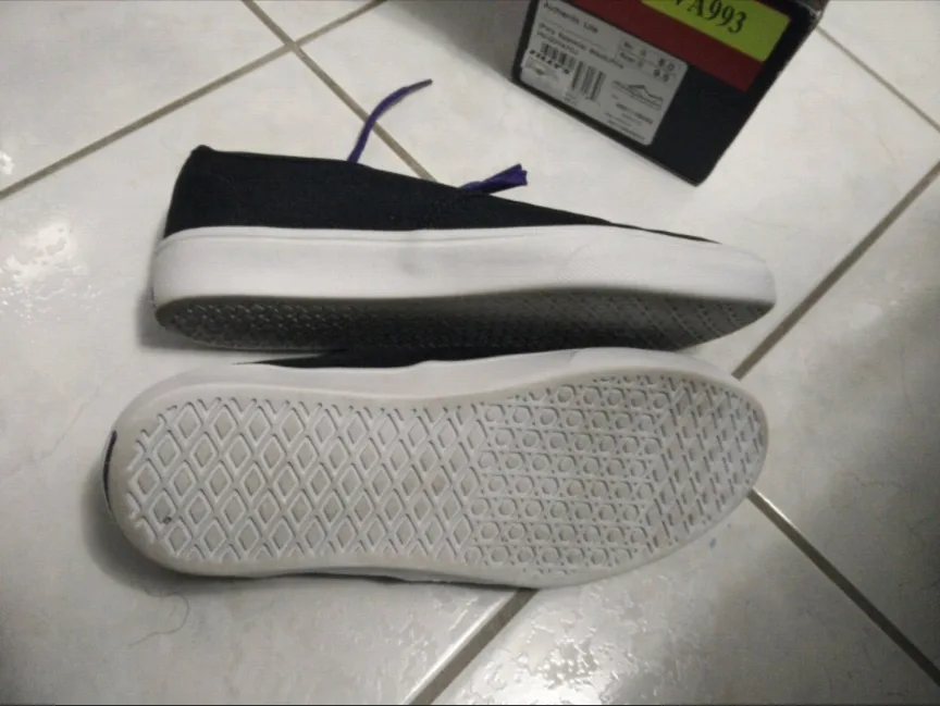 Vans Authentic Low Top Sneakers Size 8 image indicator(2)