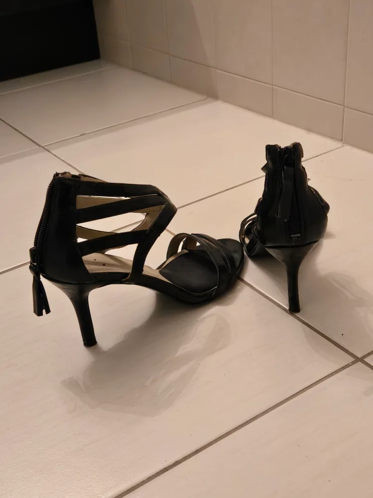 Women's Shoe Bundle - 5 Pairs - Size 7 thumbnail