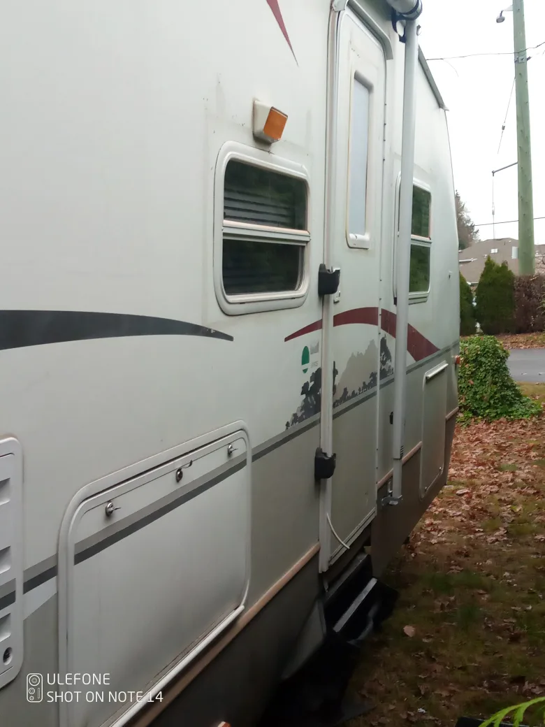 2006 Keystone Sydney with one Pop out.please read description image indicator(2)