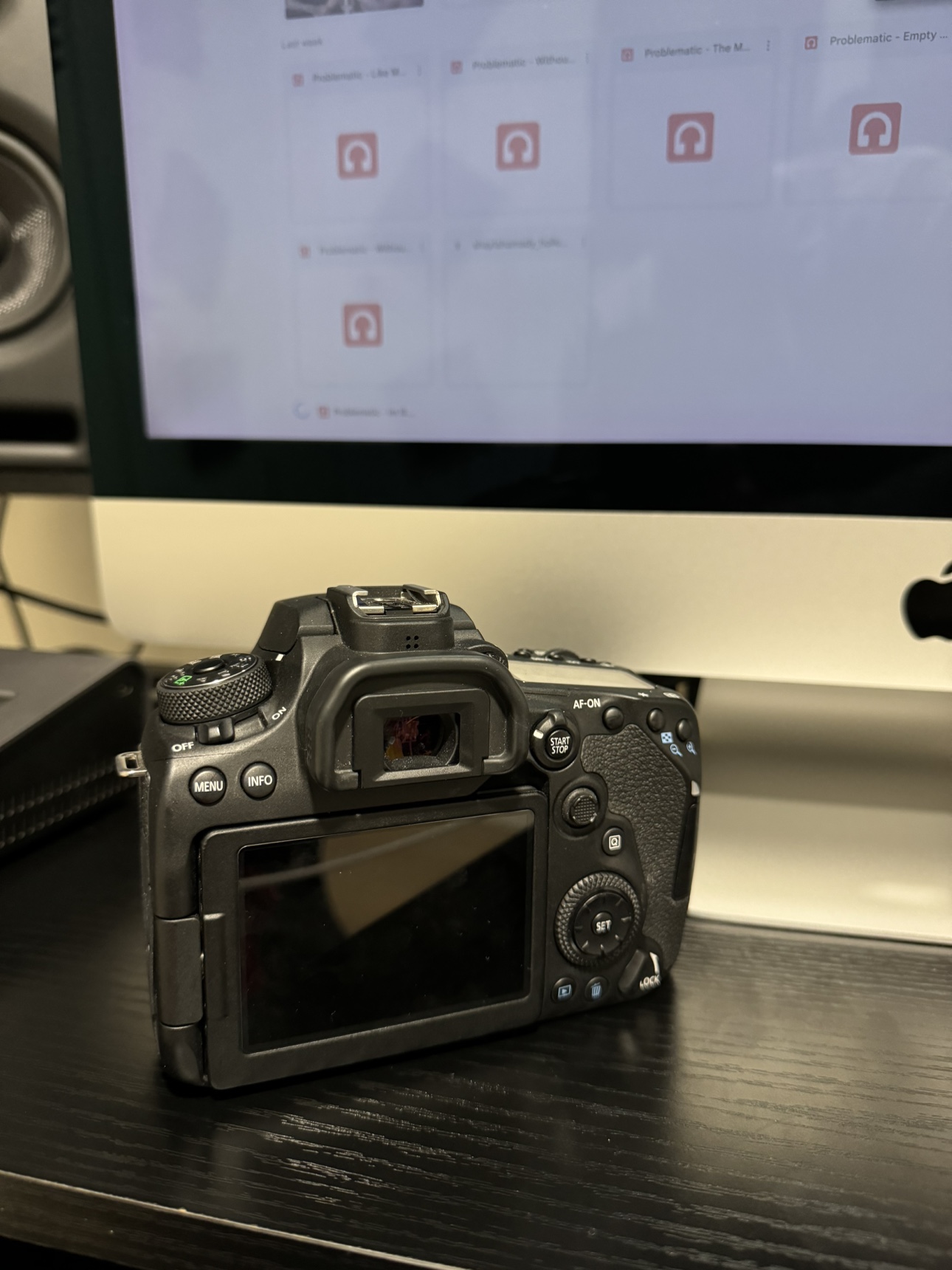 Canon EOS 90D (body) + 10-22mm lens + 50mm lens - photo 2