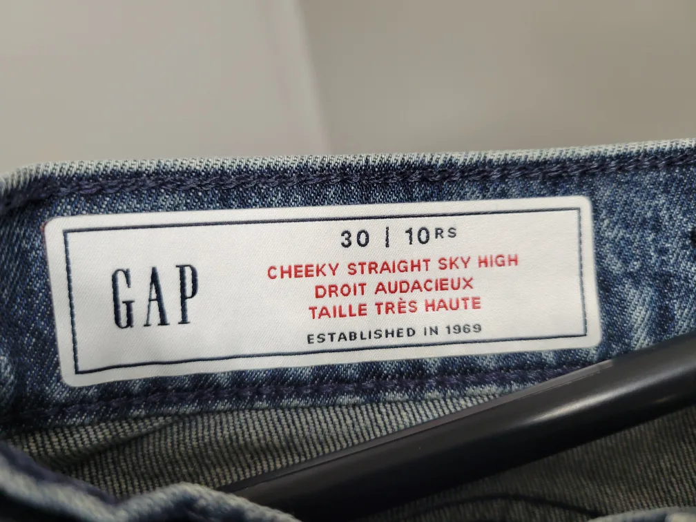 Gap Cheeky Straight Sky High Jeans image indicator(3)