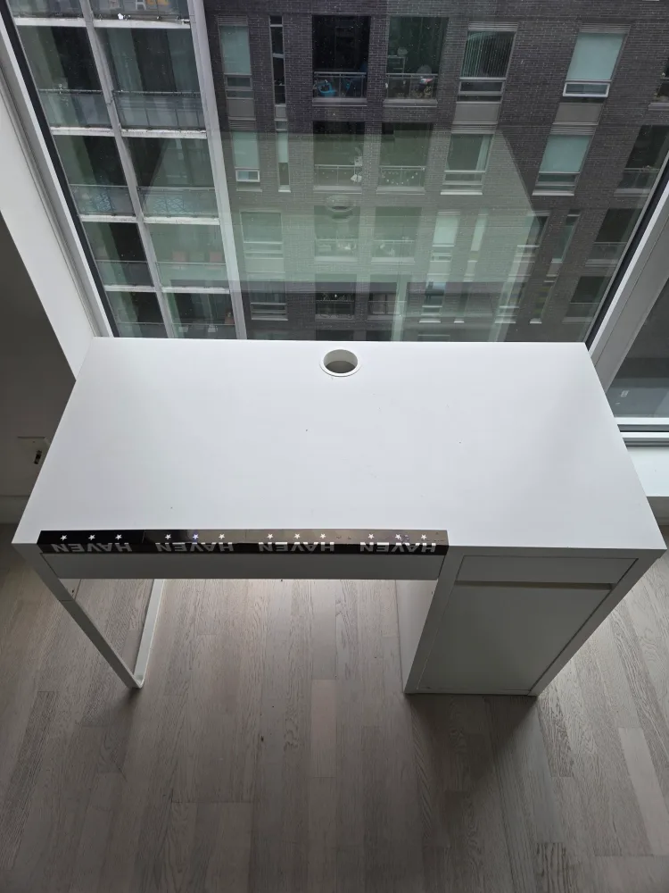 White Desk thumbnail