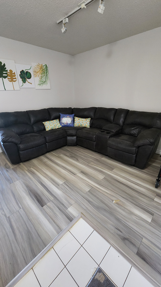 Sofa Tambo 2-Piece Sectional with Recliner - photo 4