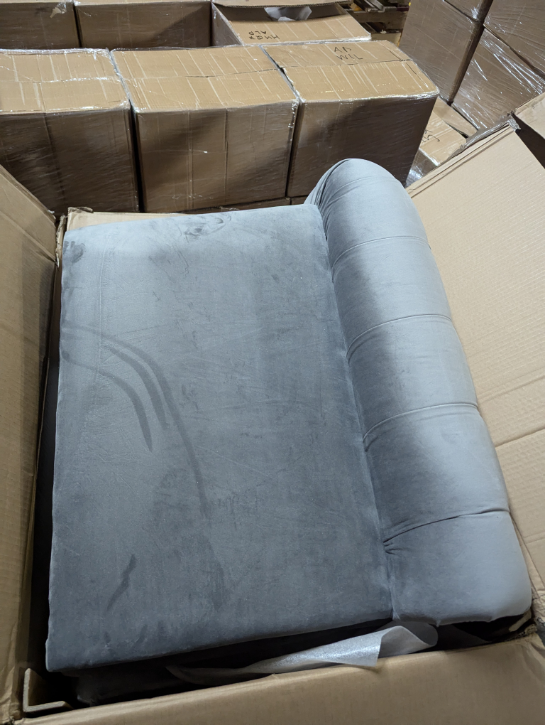 Engleard Velvet Chesterfield Chair - photo 2