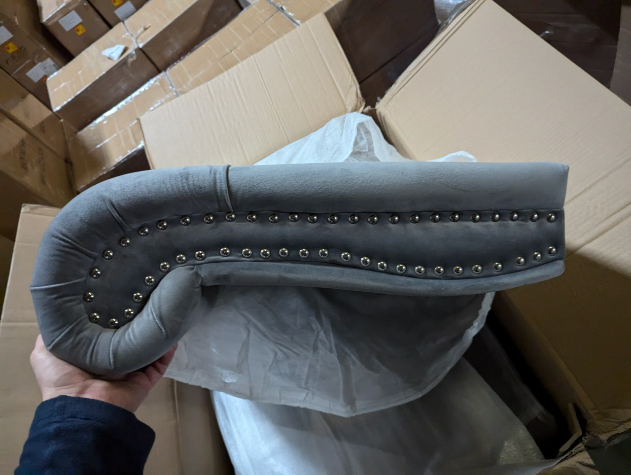 Engleard Velvet Chesterfield Chair - photo 3
