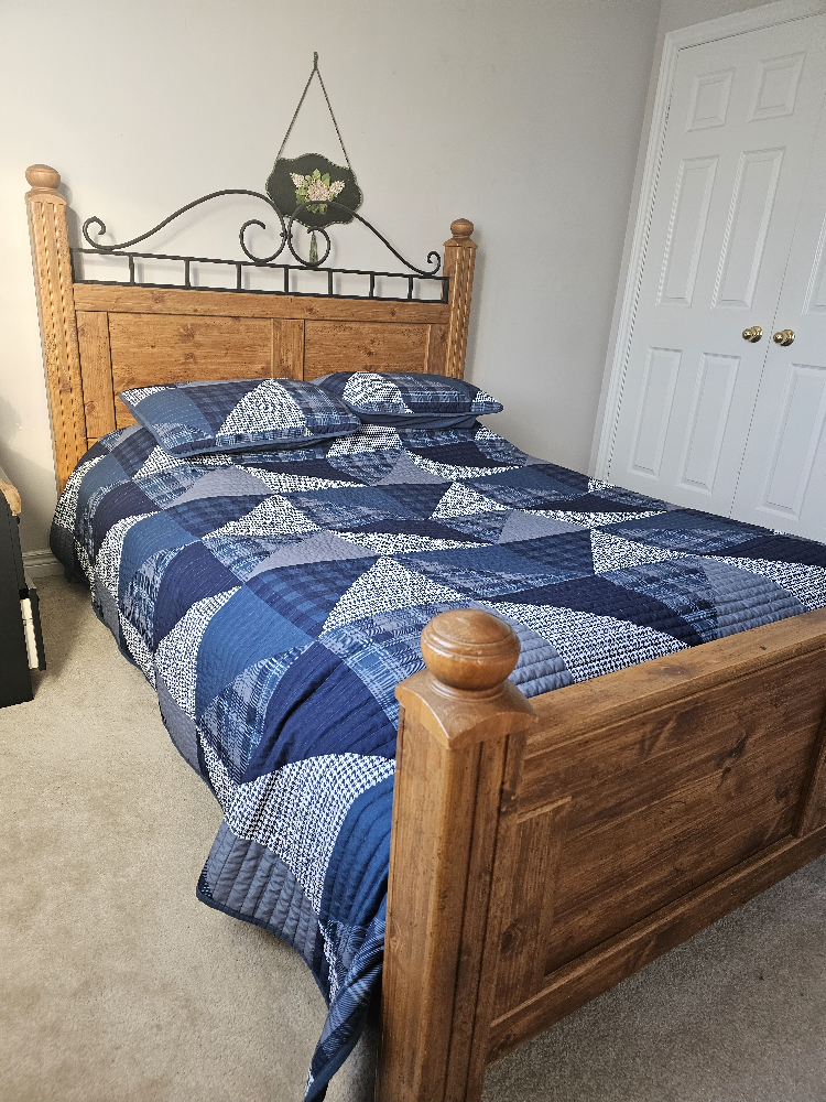 Queen Size Wooden Bed Frame - photo 2