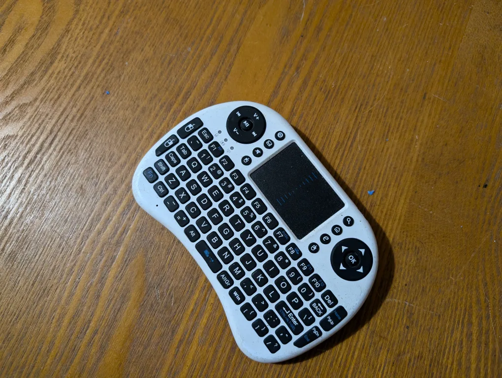 As is - Mini wireless keyboard - rechargeable image indicator(2)