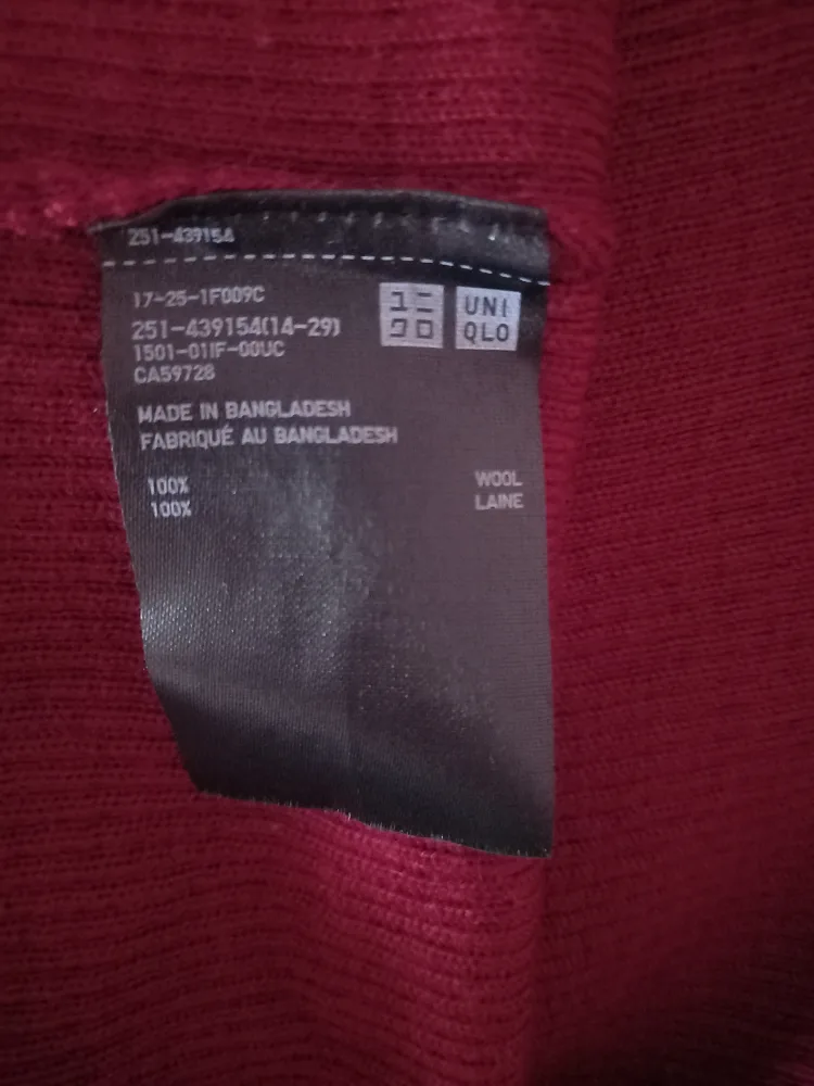 UNIQLO 100% Merino Wool Turtleneck Sweaters image indicator(5)