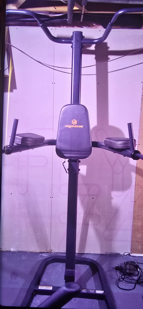 Apex gym pull up bar