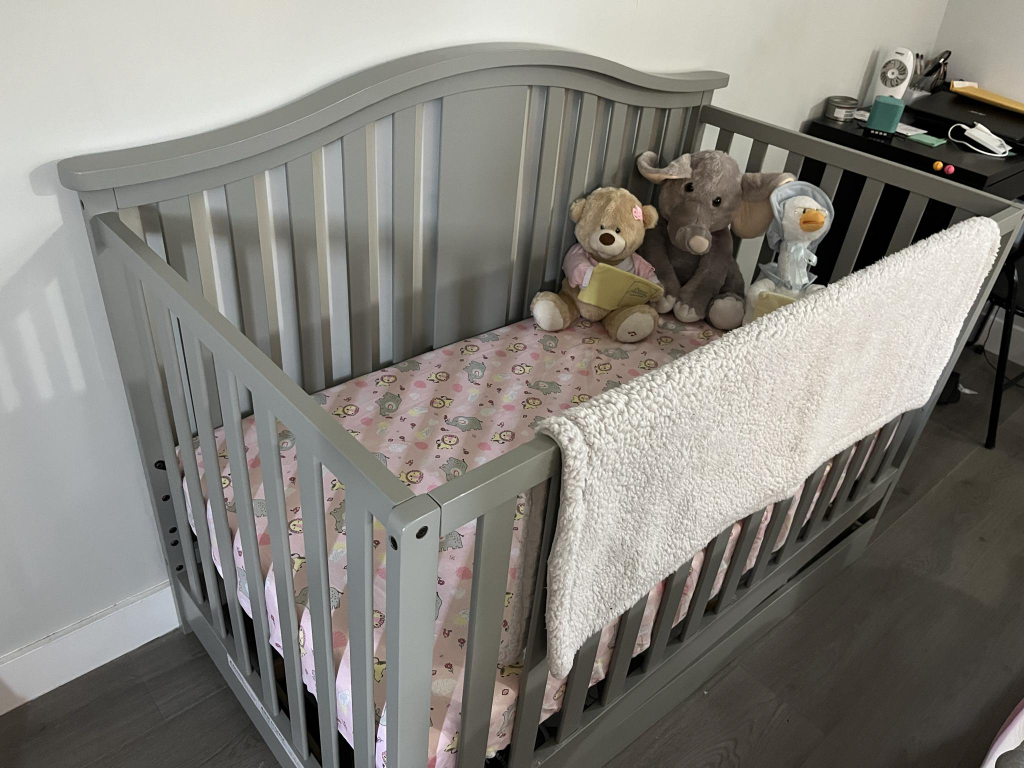 Graco Crib - Grey