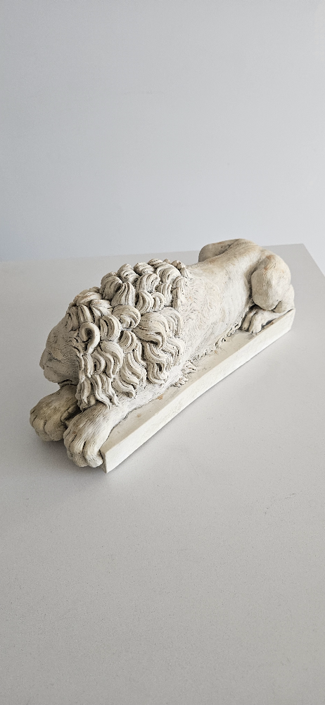 Sleeping Lion Statue - photo 2