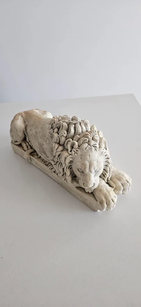 Sleeping Lion Statue image indicator(3)