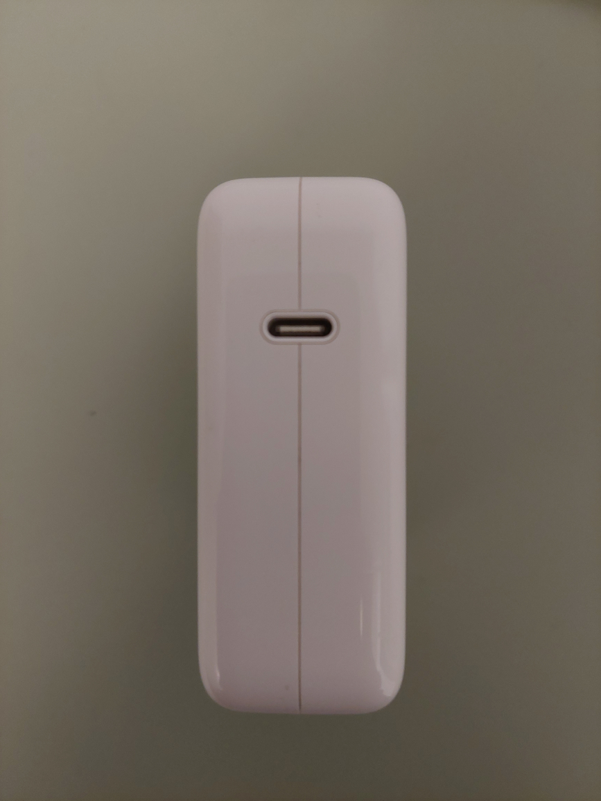 Apple USB-C Power Adapter (61W) - photo 4