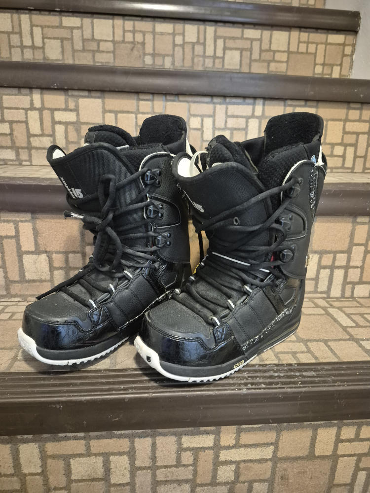 Burton Women's Sapphire Snowboard Boots Size 6