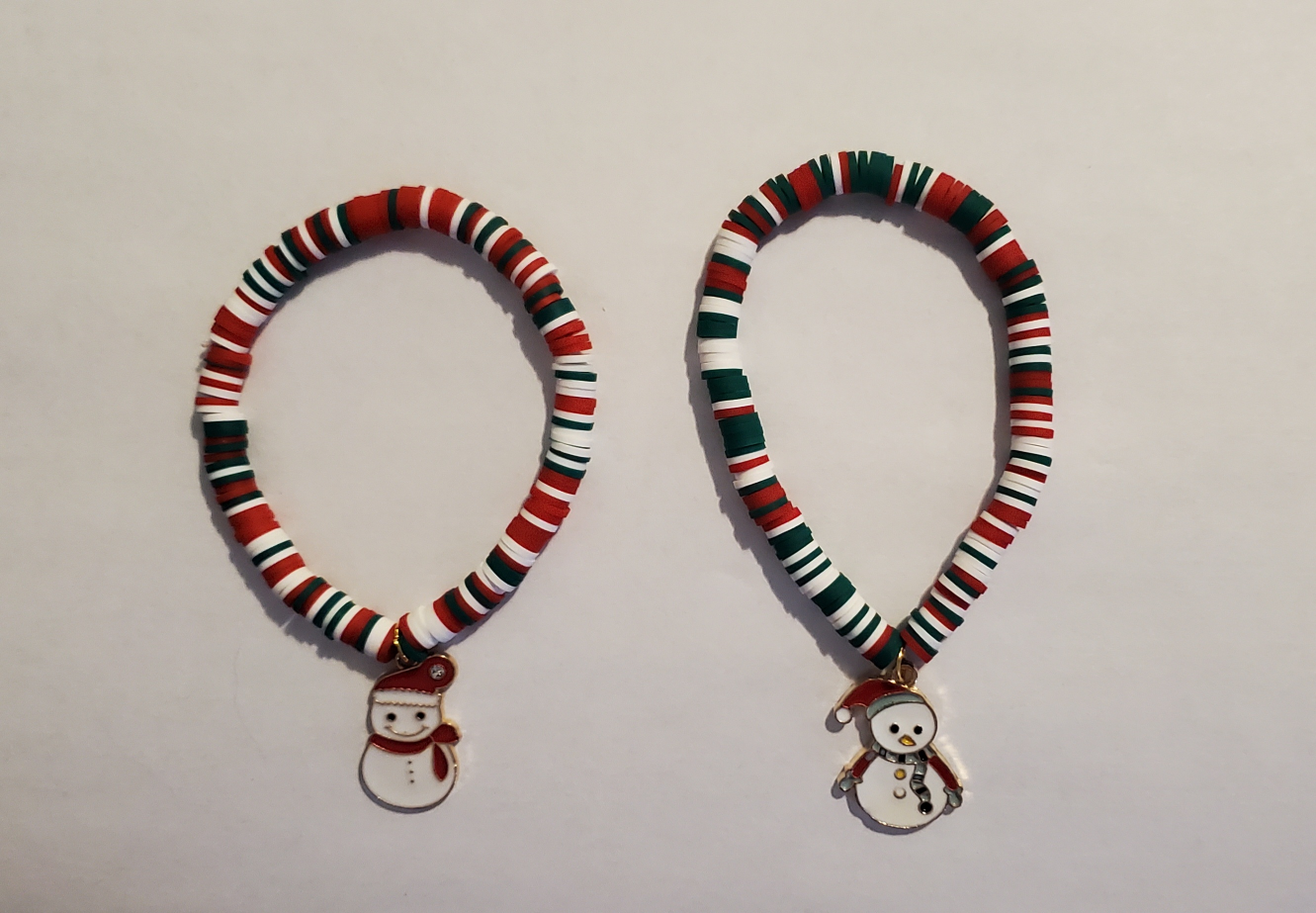 Christmas-themed Heishi Polymer Clay Bracelet - photo 4
