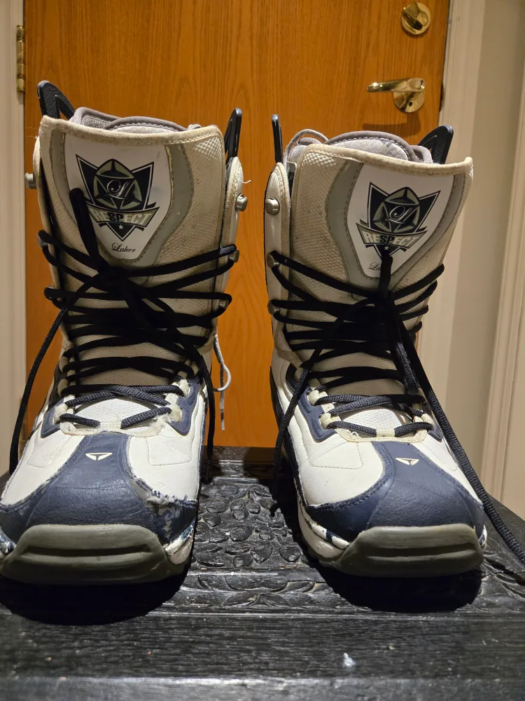 Men size 9 snowboard shoes image indicator(2)