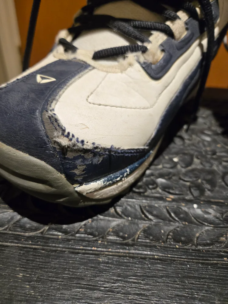 Men size 9 snowboard shoes image indicator(7)