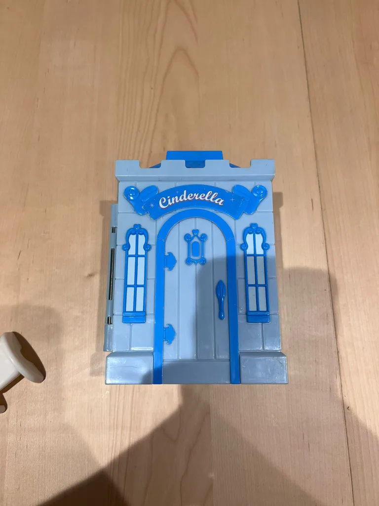 Cinderella's Castle Polly Pockets Play Set image indicator(2)