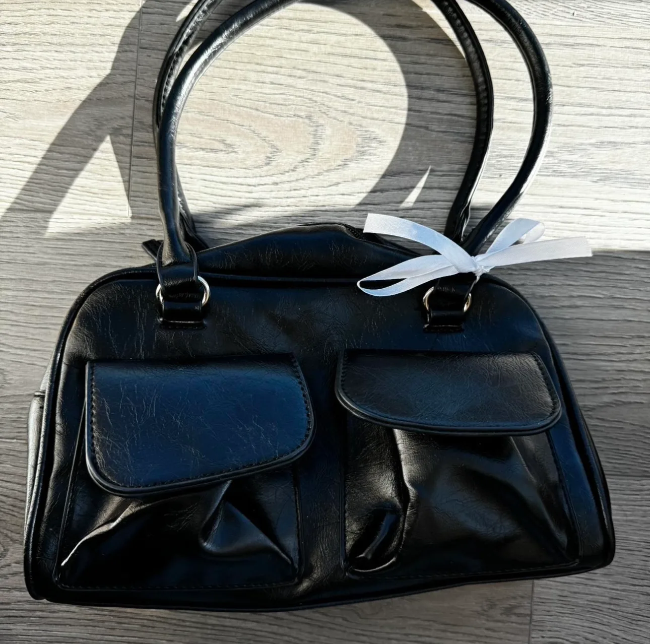 Leather chubby bag thumbnail