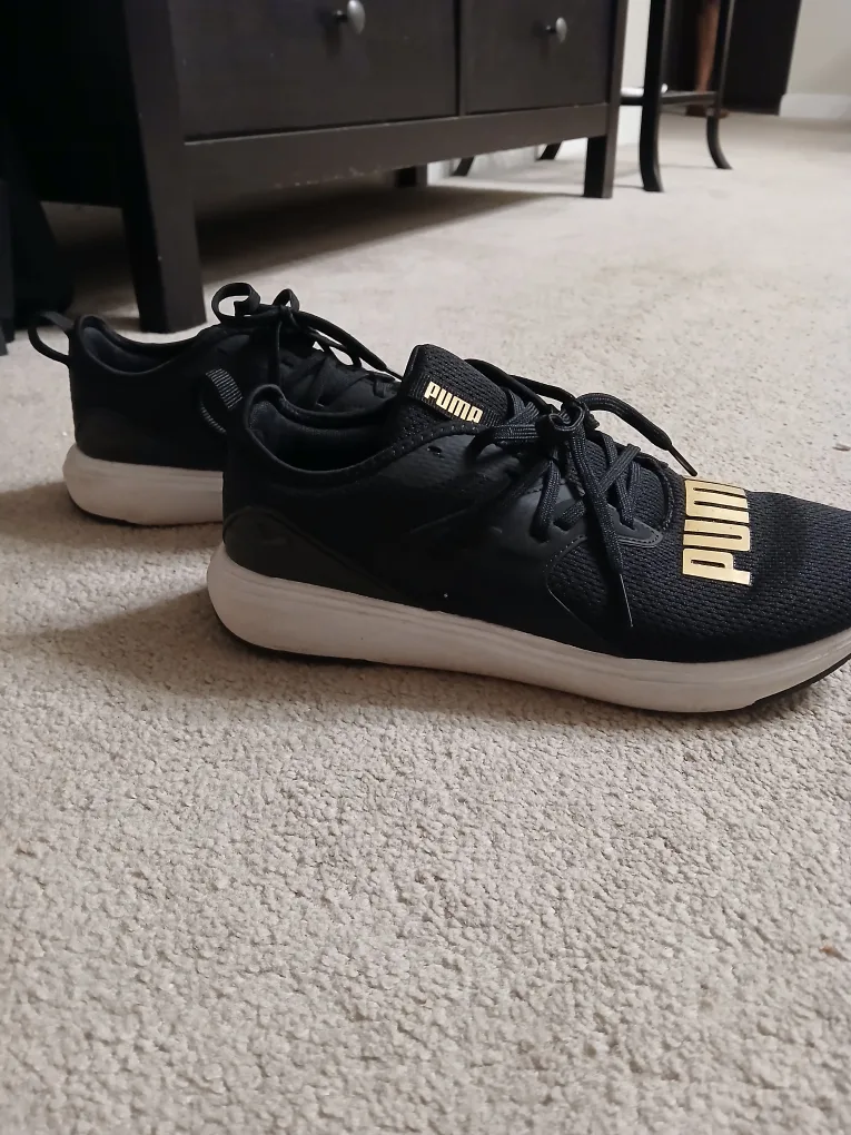 PUMA black and gold shoes, size 9 image indicator(5)