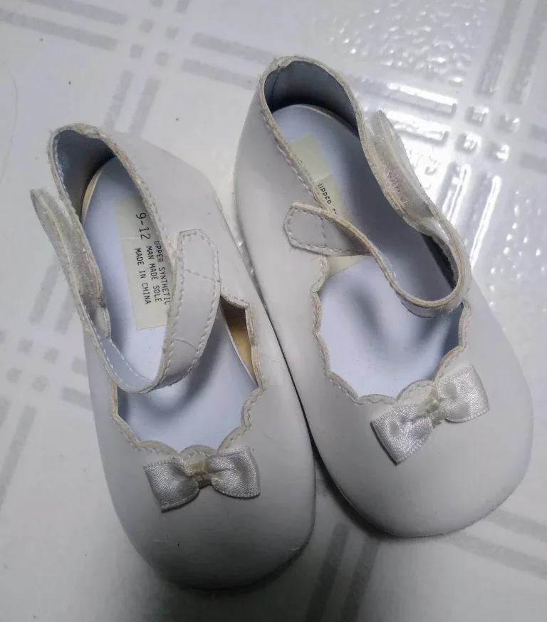 Three Pairs of Baby Shoes image indicator(2)