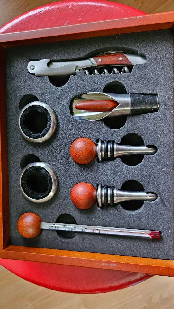 MAKE OFFER!!: Wine Accessory Set image indicator(2)