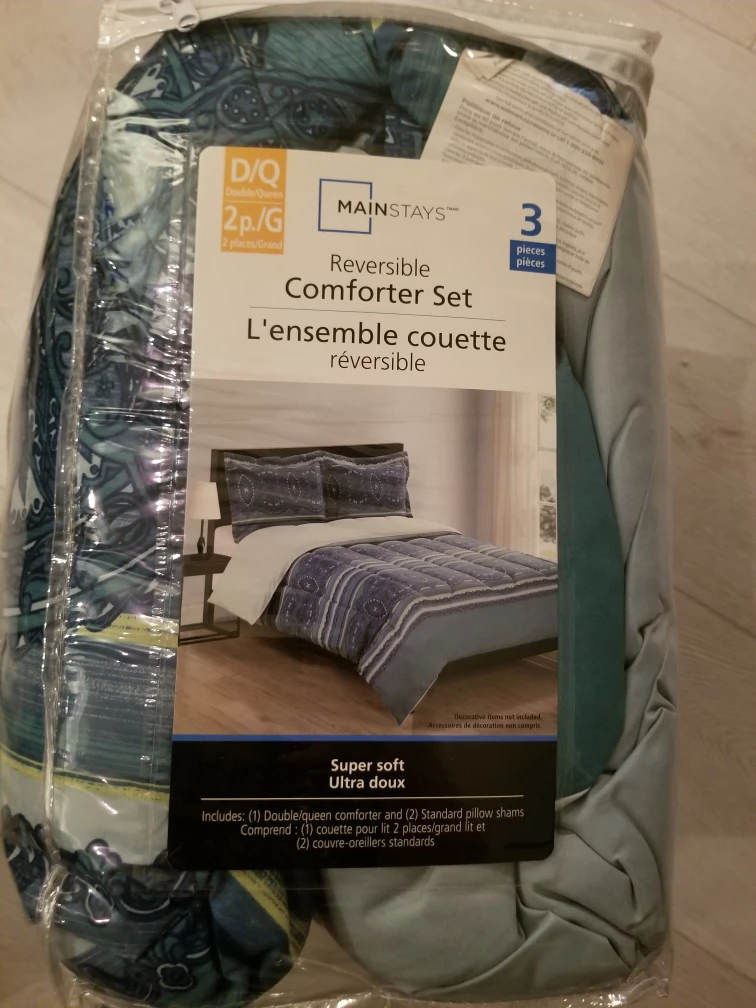 Blue Double/Queen reversible comforter - photo 4