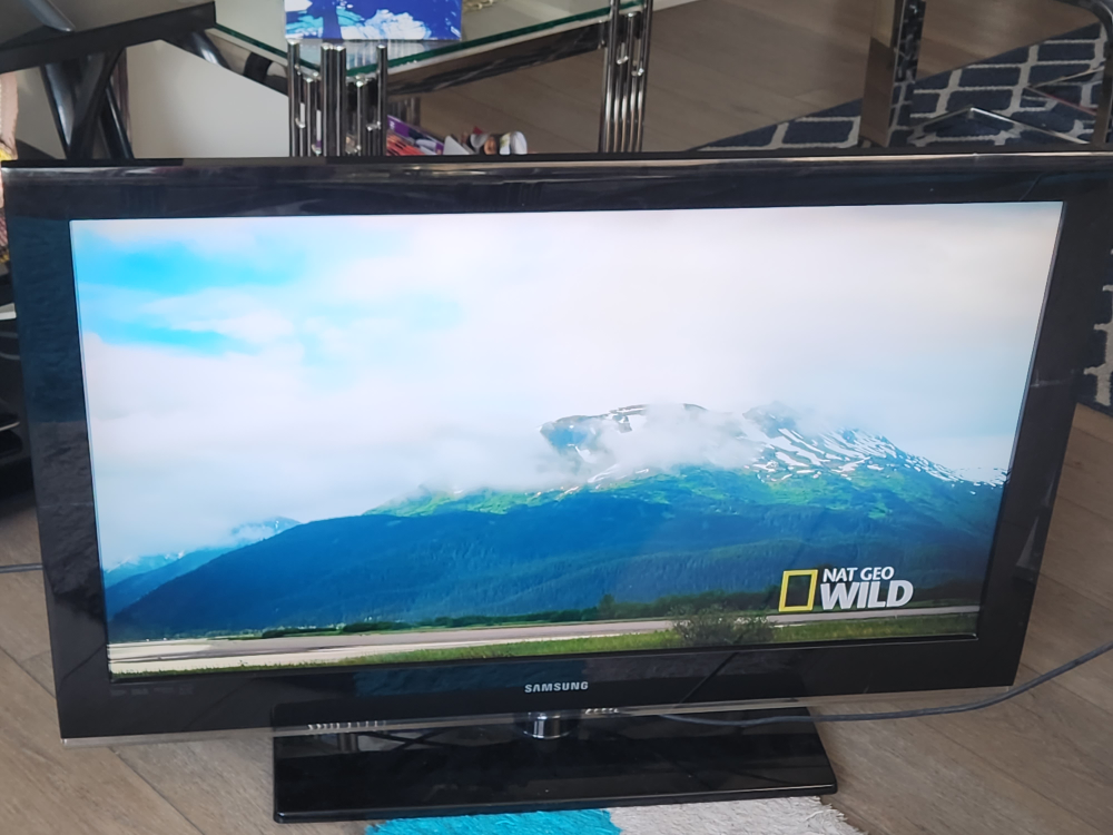 Samsung TV 34 inch